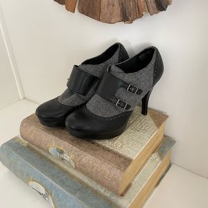 Adorable! Black & white Tweed high heeled booties Size 7 1/2